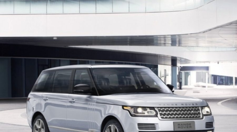 Land Rover представляє подовжену версію Range Rover Hybrid 2014