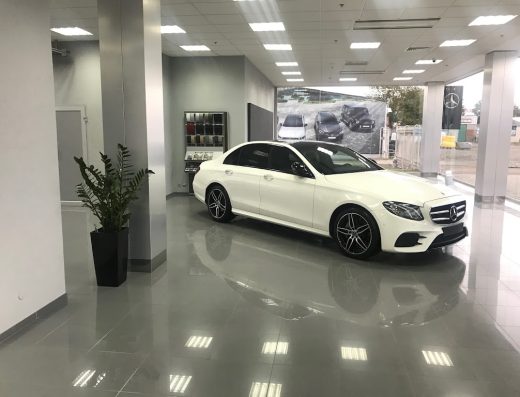 Автосалон Мерседес-Бенц