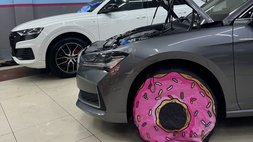 Detailing Pineapple Garage
