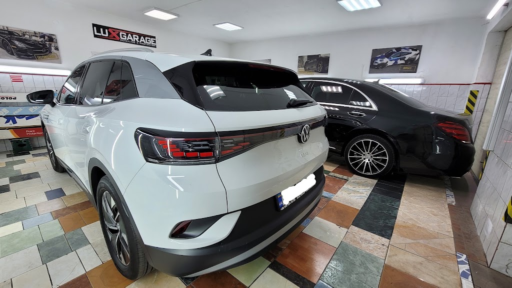 Lux Garage