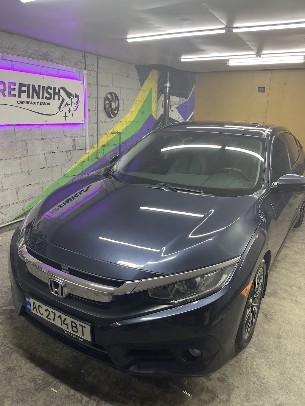 Refinish detailing car beauty salon