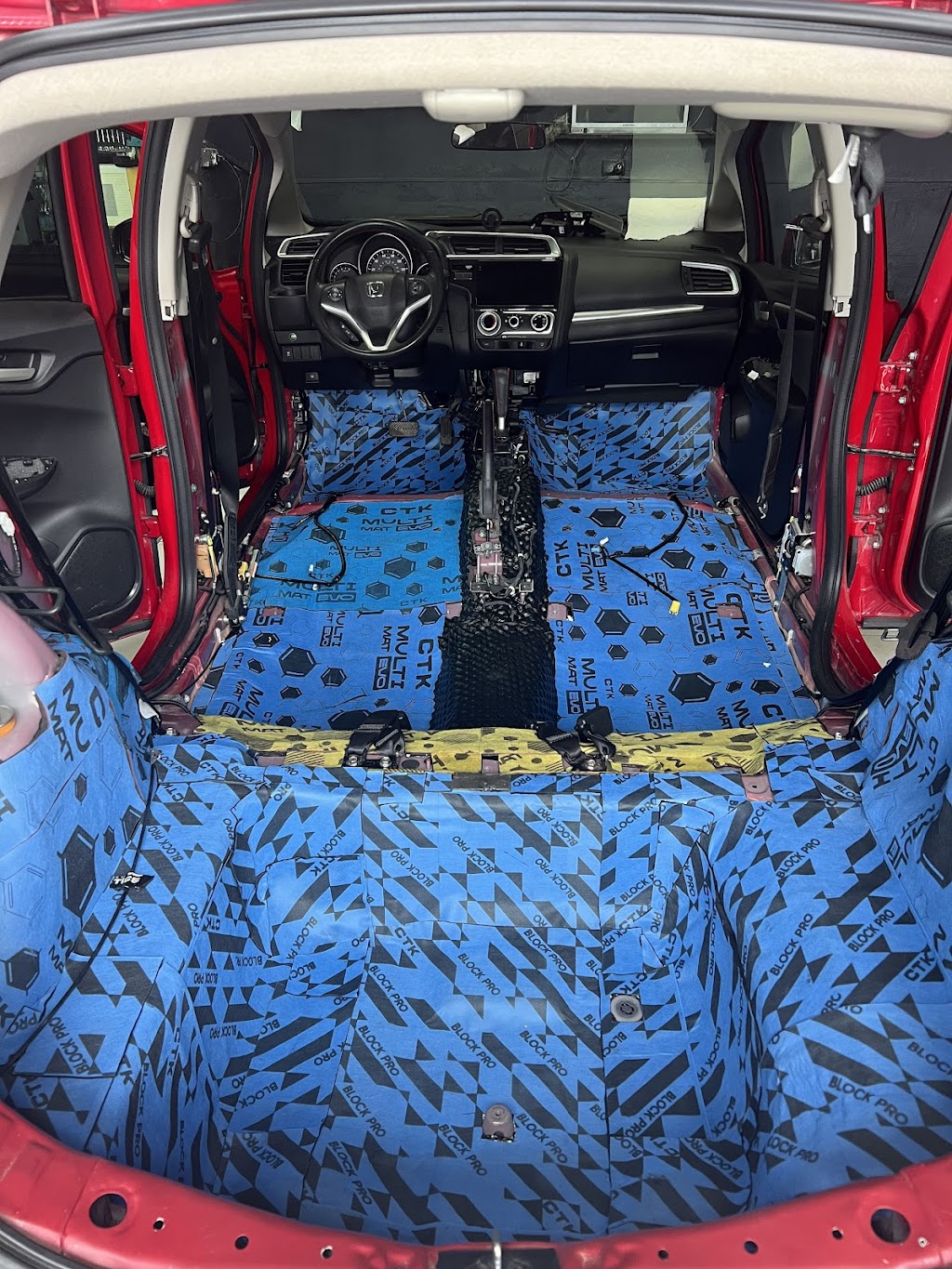 ШУМОІЗОЛЯЦІЯ автомобілів “ABRIKOS AUTO” у Хмельницькому, Шумоизоляция, антискрип, антикорозійна обробка, Абикос Авто