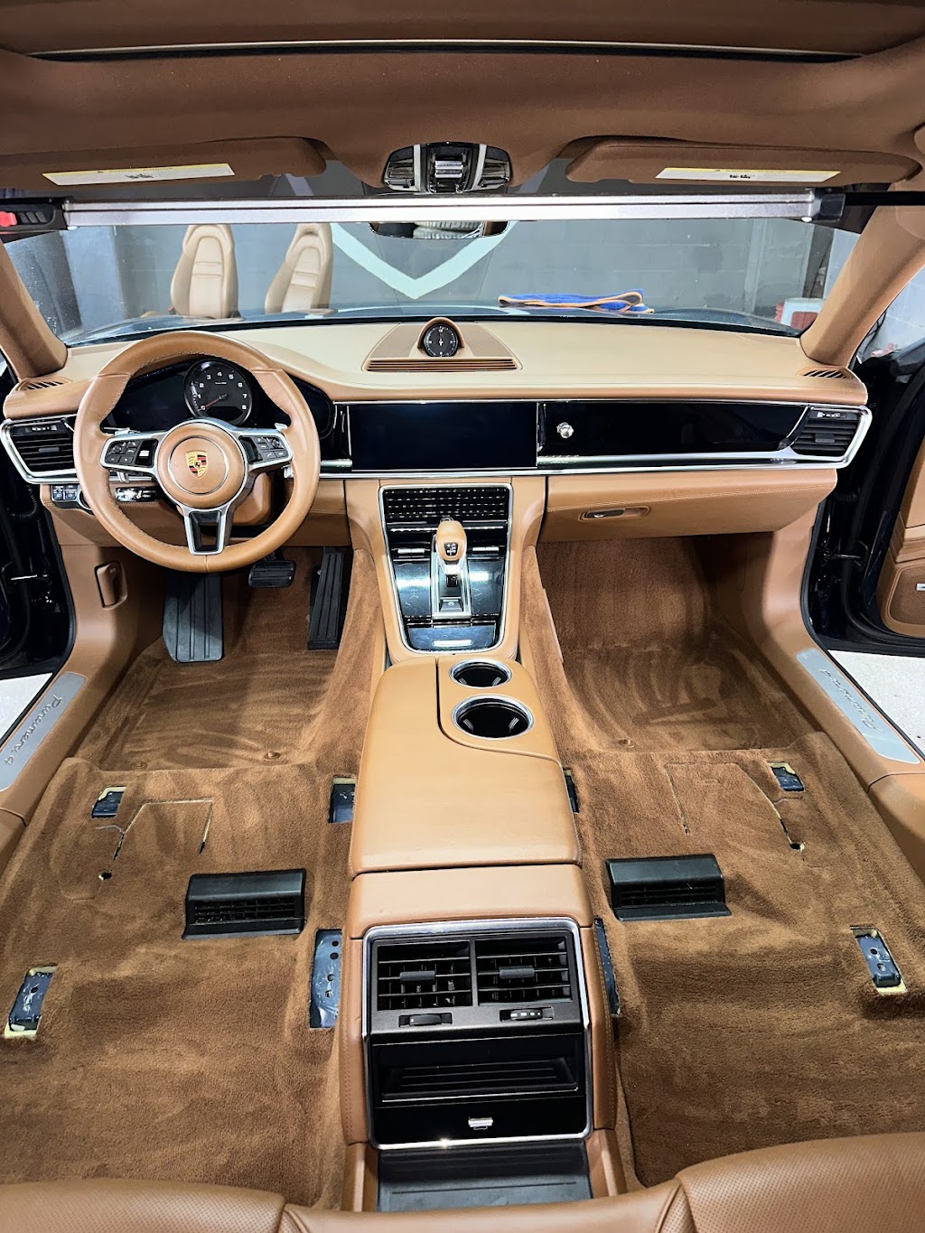 Автомийка Unlim Detailing (Хімчистка Авто, Полірування Кузова, нанесення захисного покриття)