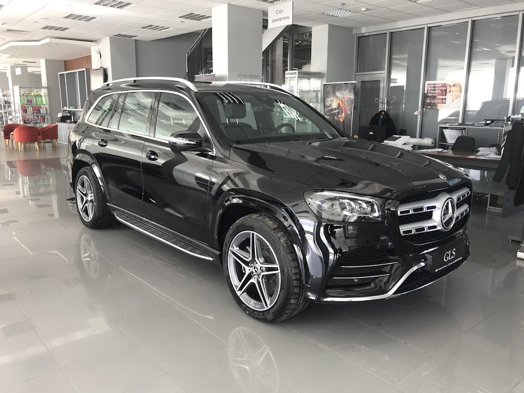 Автосалон Мерседес-Бенц