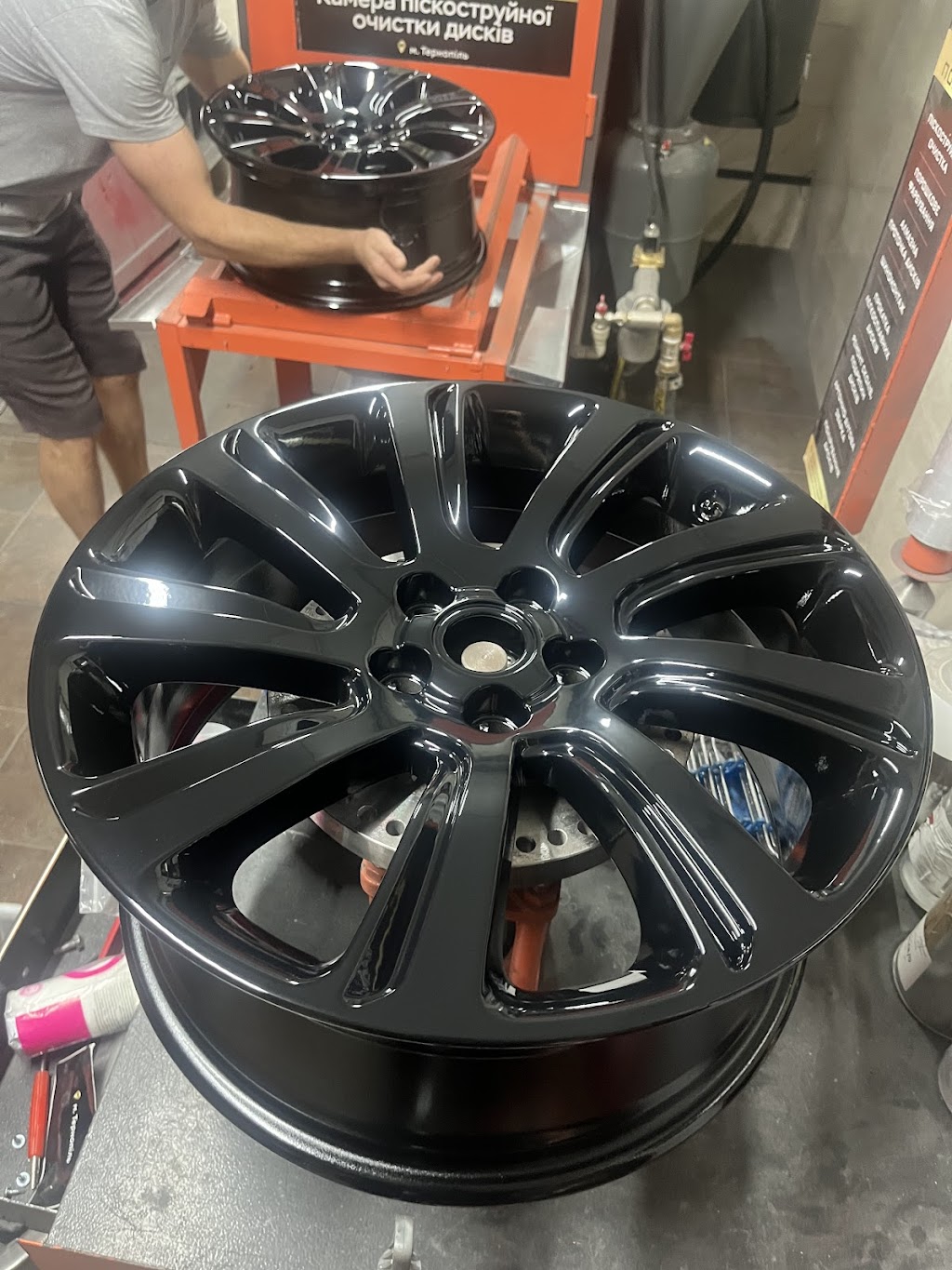 Grand Garage – прокат авто у Тернополі , реставрація дисків, шиномонтаж.