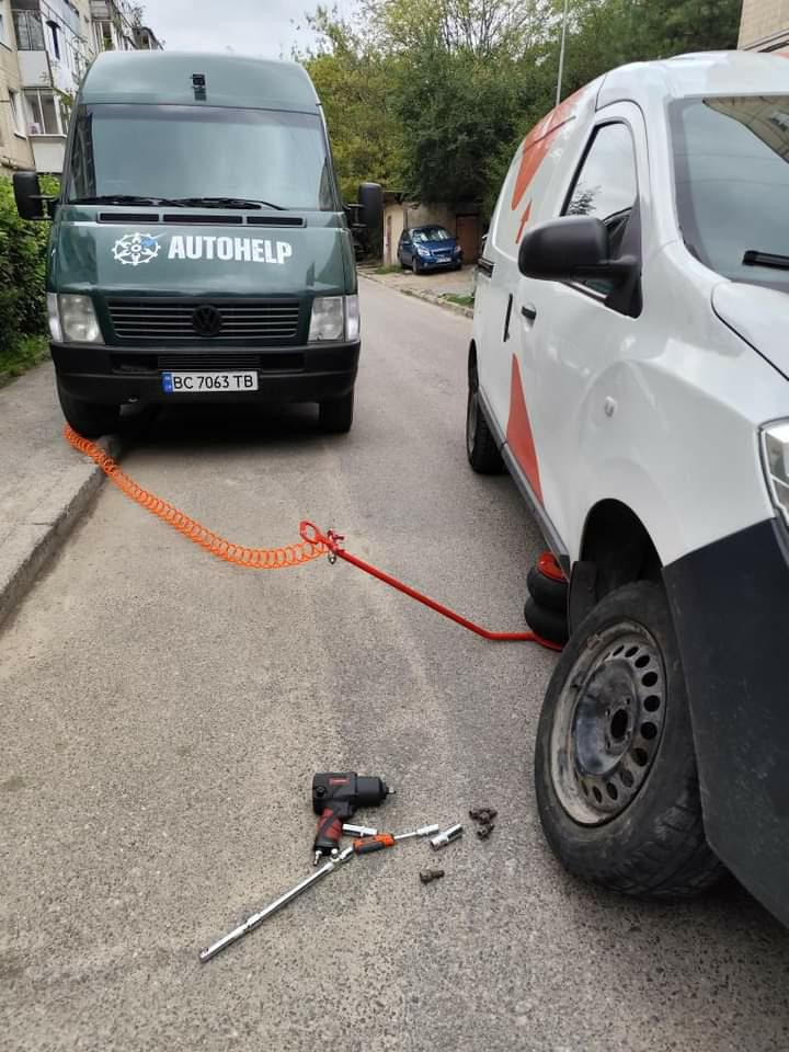 AutoHelp мобільний шиномонтаж