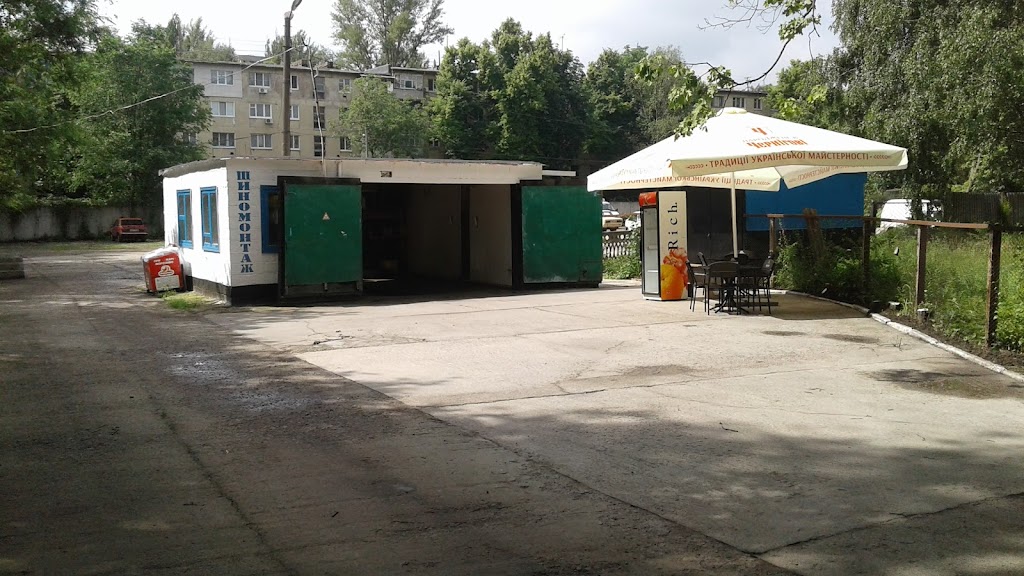 Автомобільна стоянка