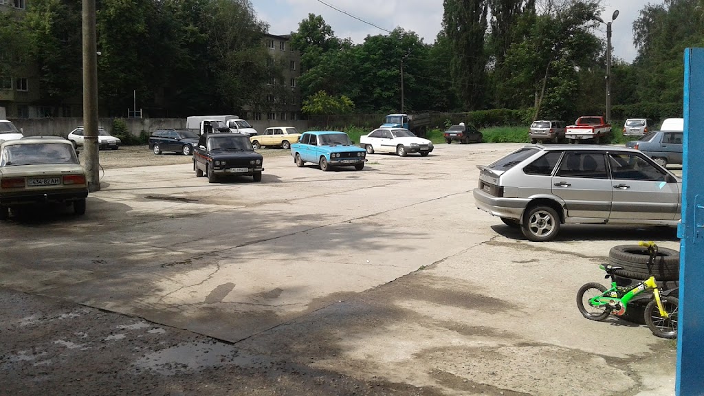 Автомобільна стоянка