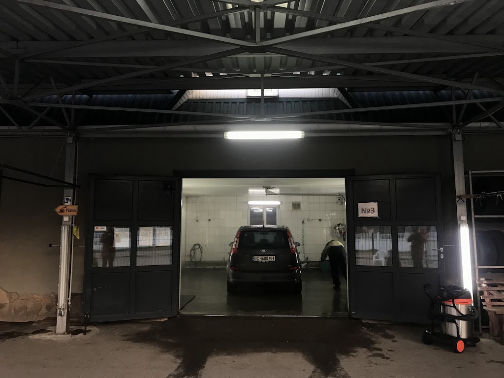 Автомийка та шиномонтаж