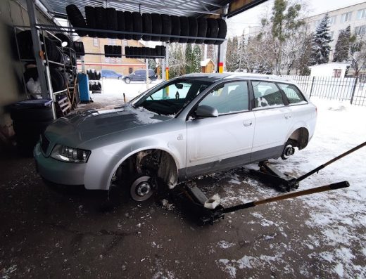 Автомийка та шиномонтаж