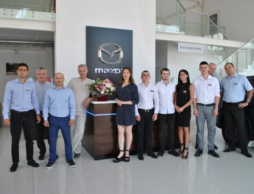 Автосалон Mazda на Грушевського