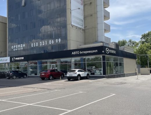 Автосалон Mazda на Почайні