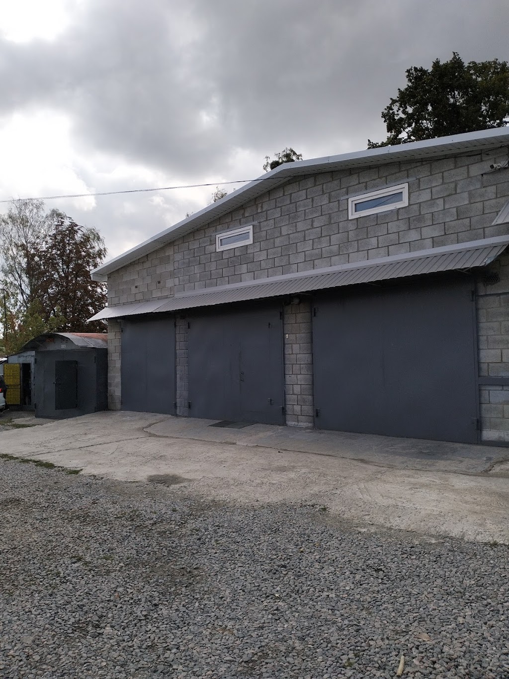 Garage 225