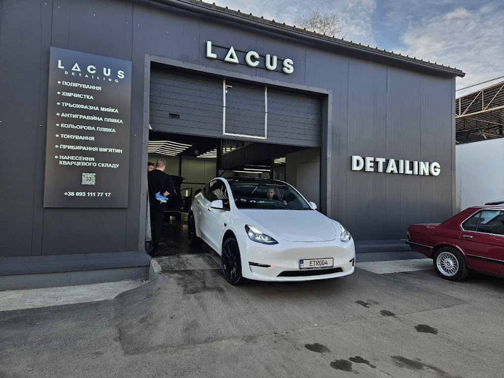 Lacus Detailing – полірування, хімчистка, плівка, PDR – видалення вм’ятин