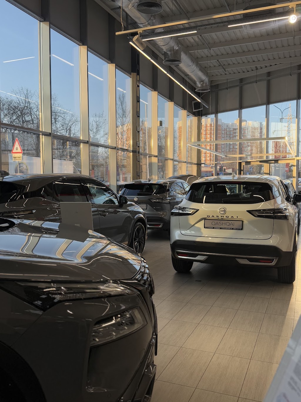NISSAN на Грушевського – Скай Моторс+