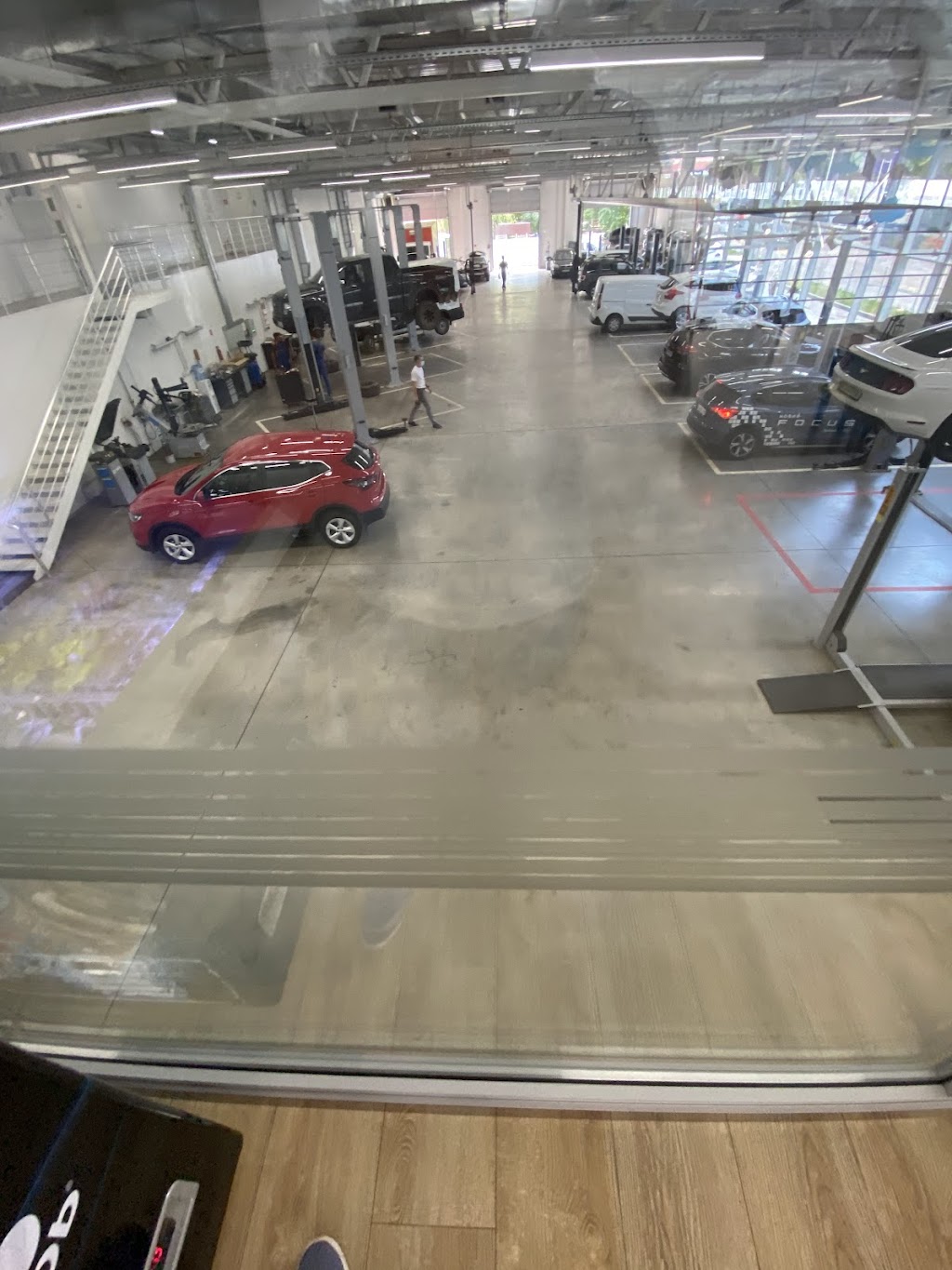 NISSAN на Грушевського – Скай Моторс+
