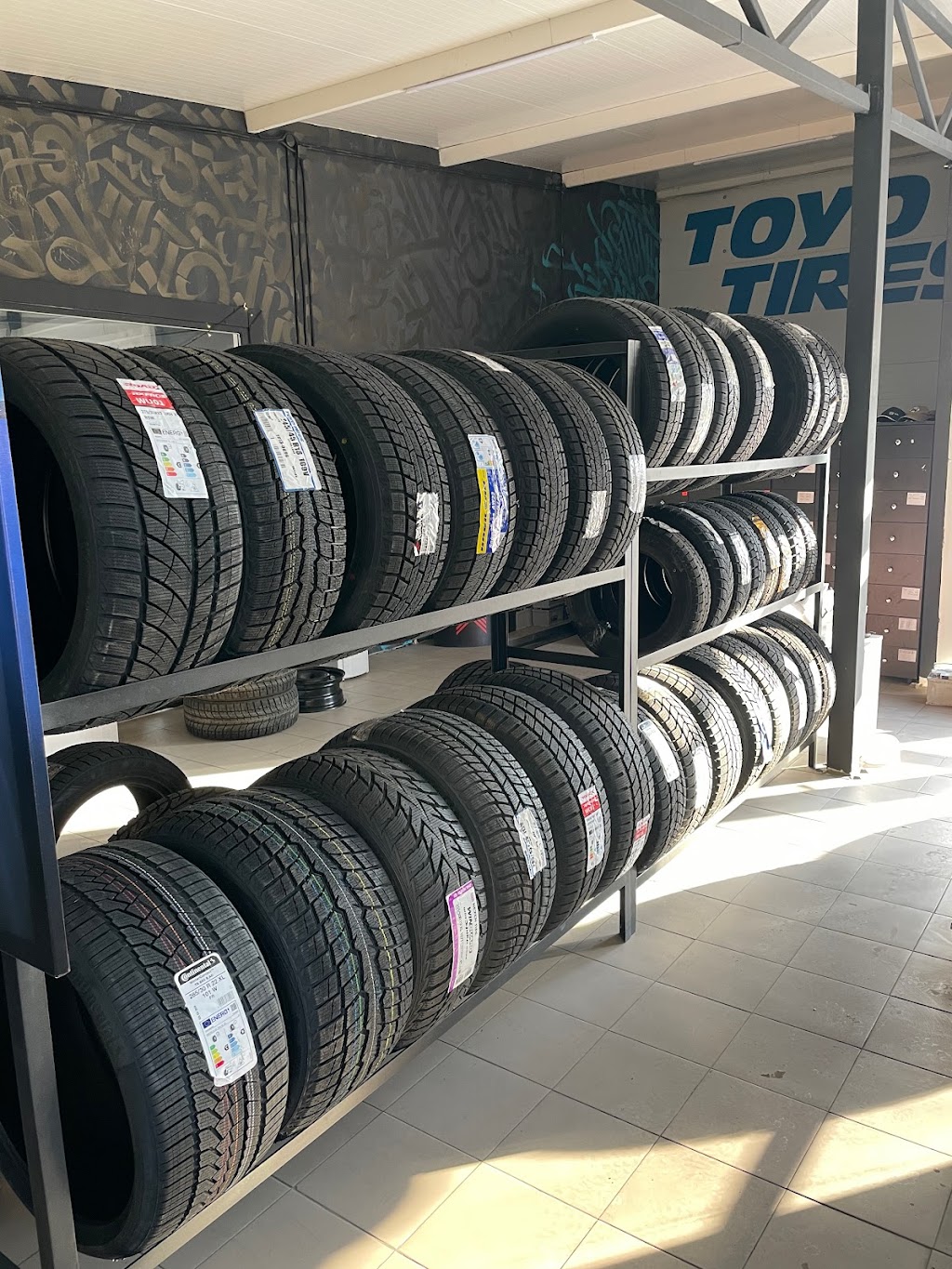 Шинний центр TOYO TIRES