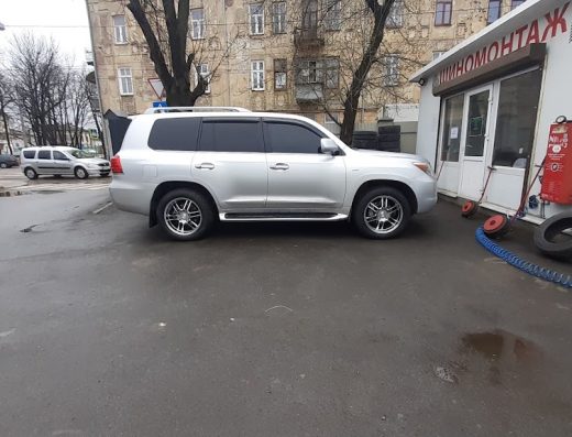 Шиномонтаж /Рихтовка дисків /Аргонна зварка/ Порошкове фарбування дисків /Сезонне зберігання шин/ Накачка шин Газ-Азот.