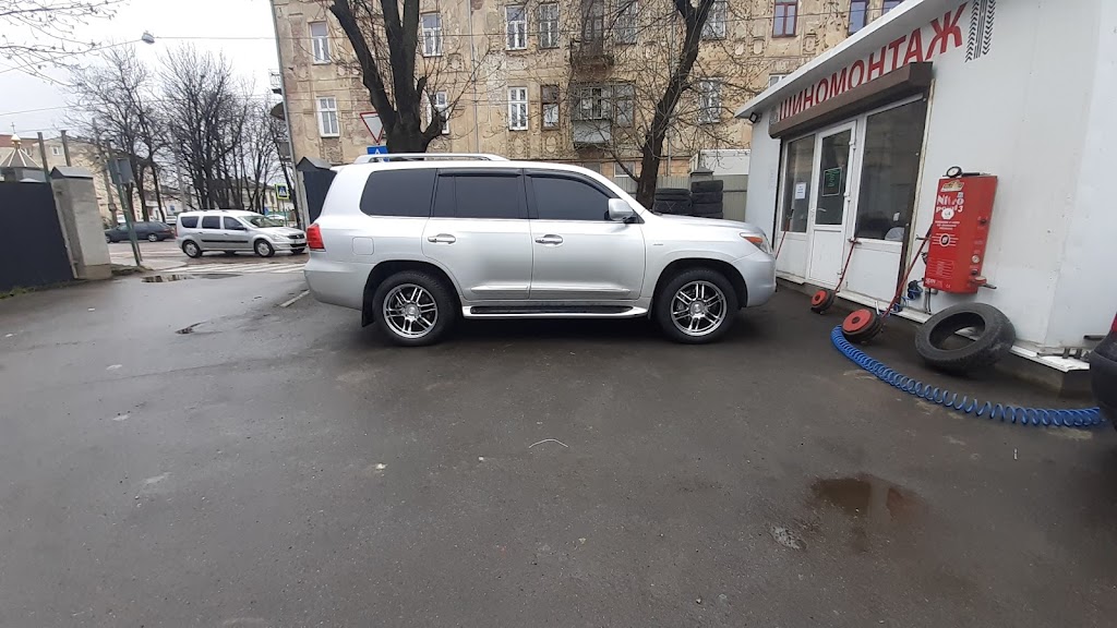Шиномонтаж /Рихтовка дисків /Аргонна зварка/ Порошкове фарбування дисків /Сезонне зберігання шин/ Накачка шин Газ-Азот.