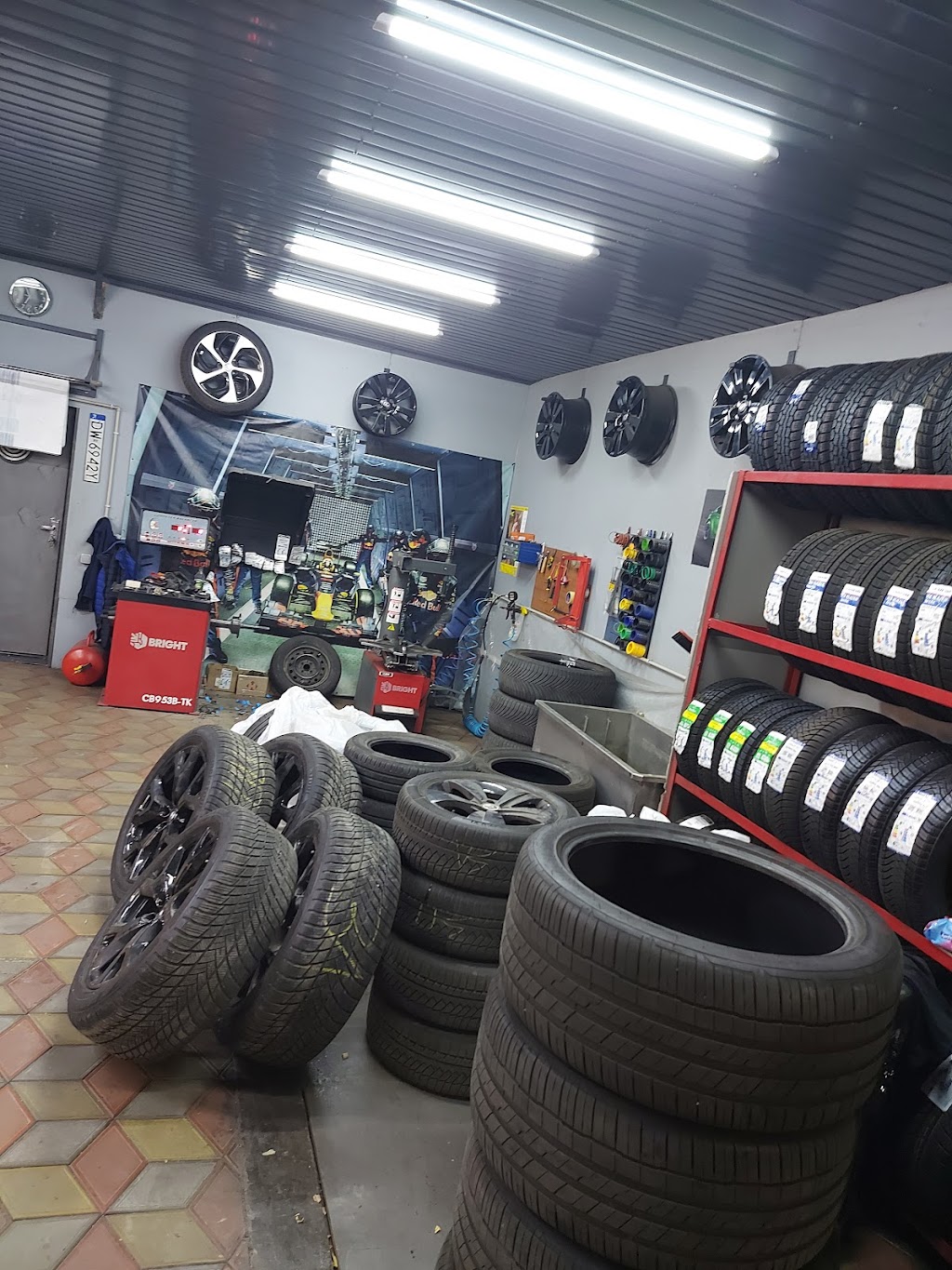 Шиномонтаж tire.fitting12