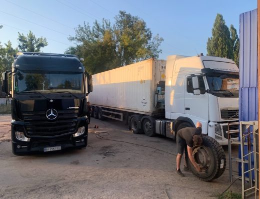 Вантажний та легковий шиномонтаж. Автошини.