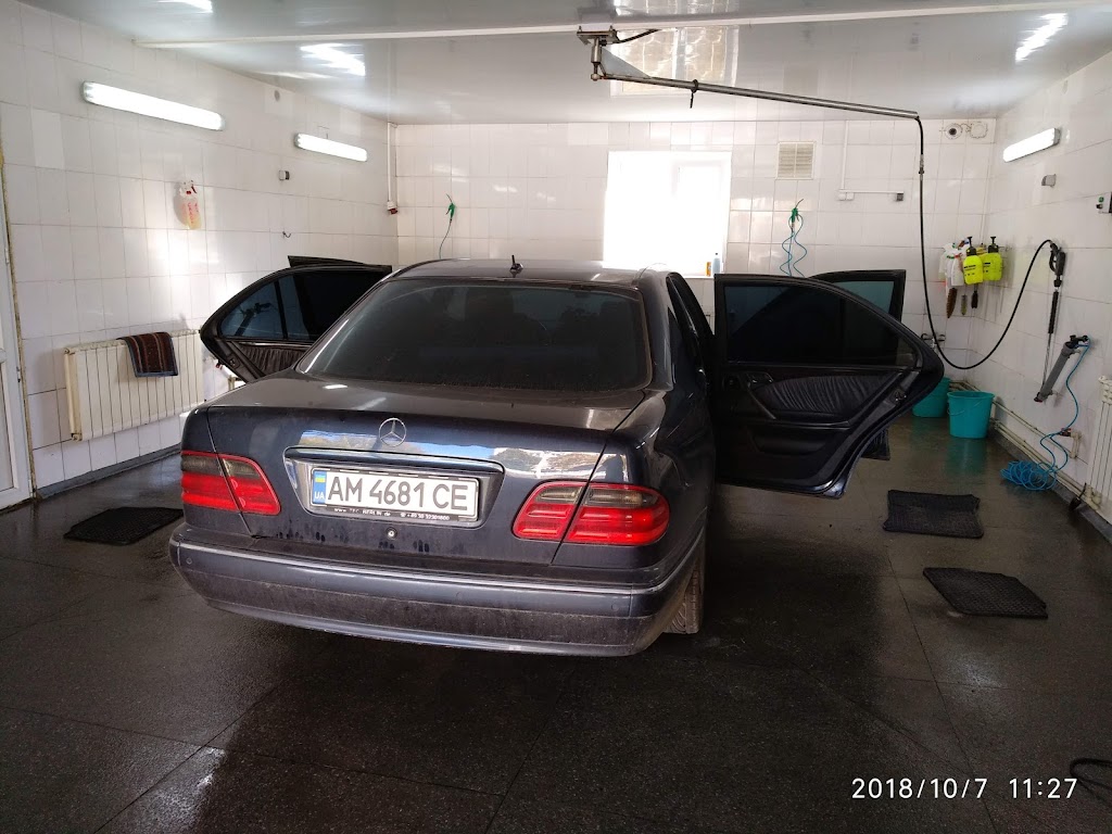 Автомийка та шиномонтаж