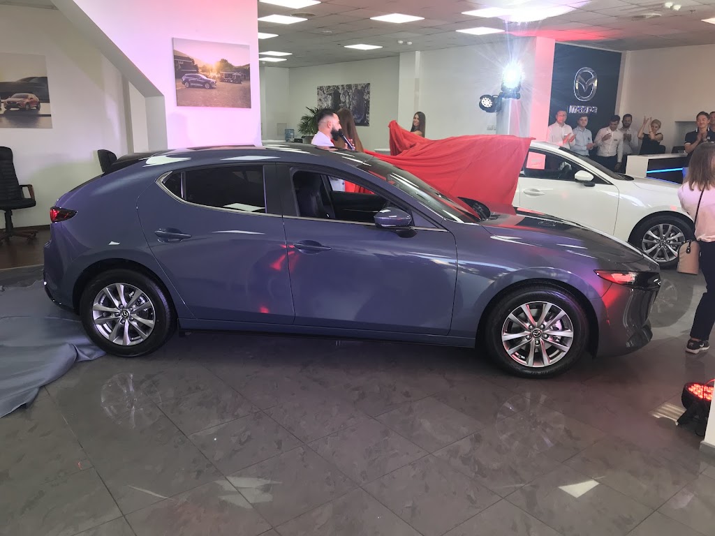 Автосалон Mazda на Почайні