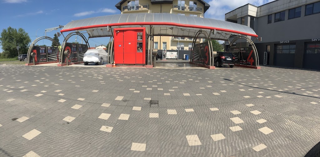 DeLuxe service & car wash