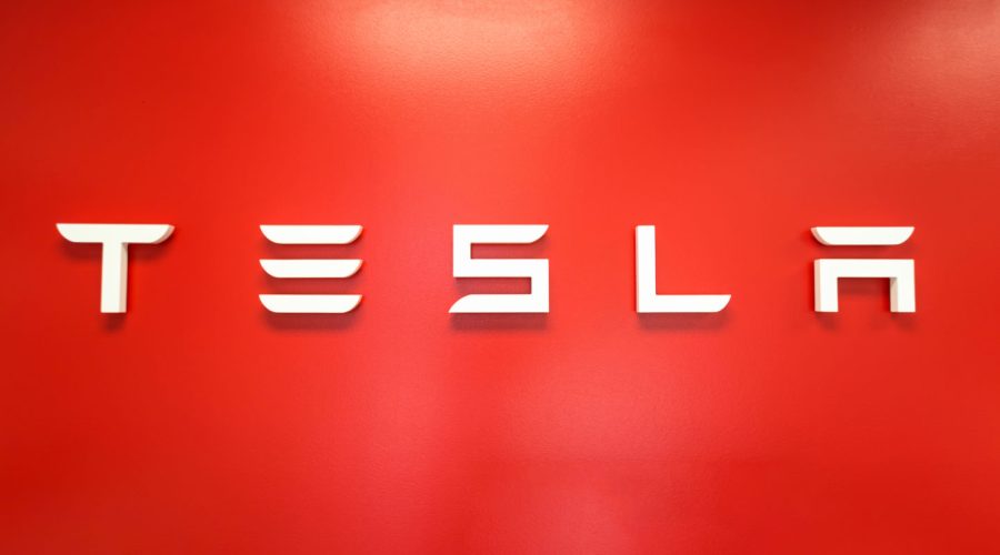 Розшифровка помилок Tesla: практичний експертний довідник